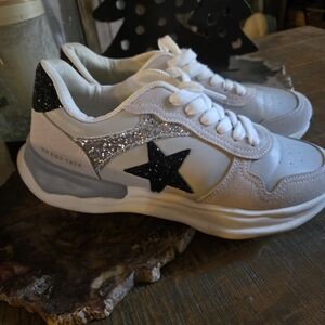 Vintage Havana White and Black Sneakers